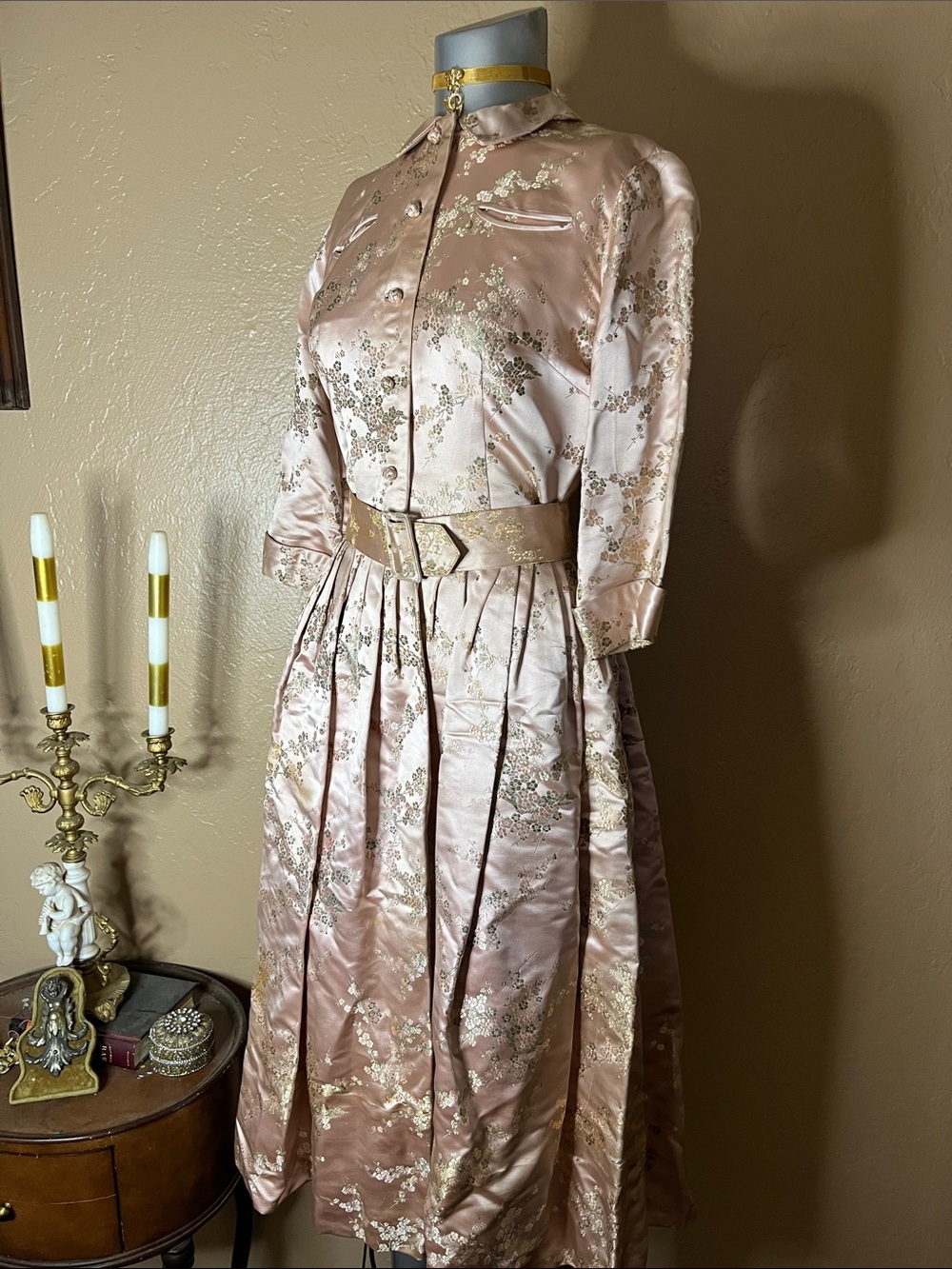 Vintage Dynasty 1950’s Blush Pink Floral Satin Midi Dress with Matching Belt.SZ8